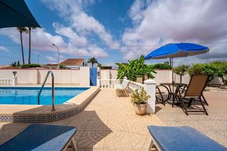 Chalet en venta en La Siesta - El Salado - Torreta en Torrevieja