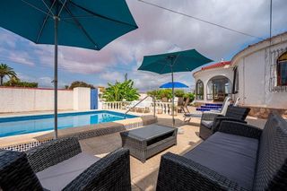 Chalet en venta en La Siesta - El Salado - Torreta en Torrevieja