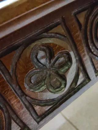 Mesa baja madera tallada y mármol