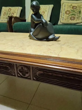 Mesa baja madera tallada y mármol