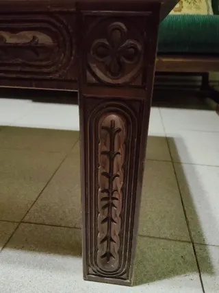 Mesa baja madera tallada y mármol