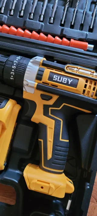 Taladro Percutor Suby con 2 Baterías y Maletín