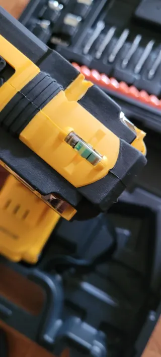 Taladro Percutor Suby con 2 Baterías y Maletín