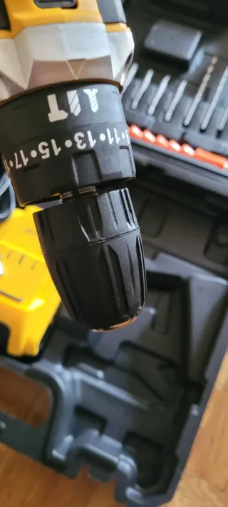 Taladro Percutor Suby con 2 Baterías y Maletín