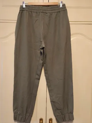 Pantalón Zara verde