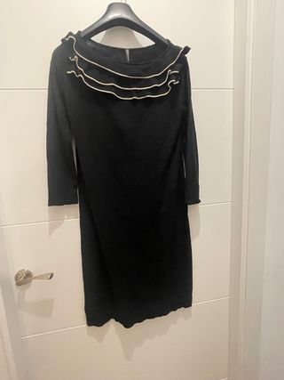 Vestido NAF NAF negro con volantes