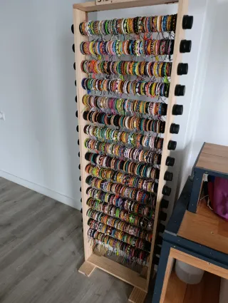 Expositor de pulseras de madera