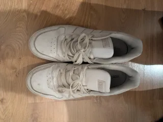 Zapatillas Adidas Blancas y Grises