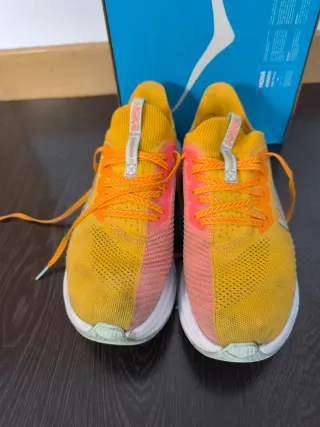 Hoka Carbon X 3 Talla 46 Naranja, Rosa