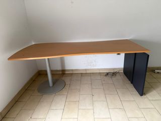 Mesa de escritorio madera y patas acero