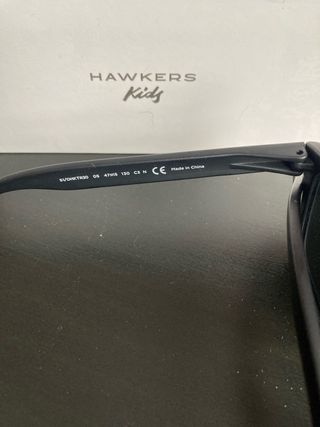Gafas de sol Hawkers Kids negras con cristal azul