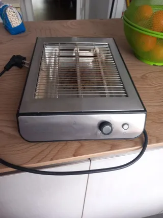 Tostadora horizontal Cecotec usada para pan s/glut