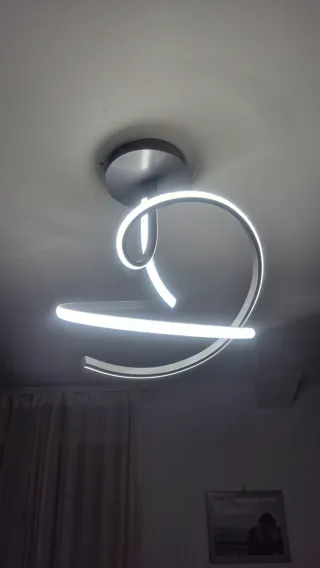 Lampadario moderno design curvo