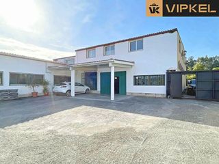 Nave industrial en venta en Poio