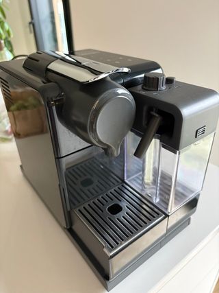 Cafetera Nespresso Lattissima Touch Negra