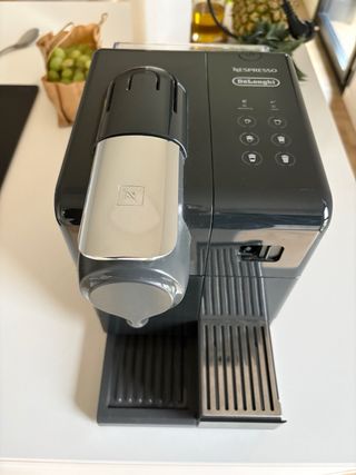 Cafetera Nespresso Lattissima Touch Negra