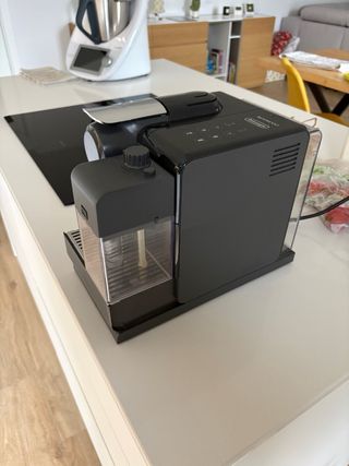 Cafetera Nespresso Lattissima Touch Negra