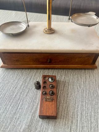 Balanza de precisión antigua