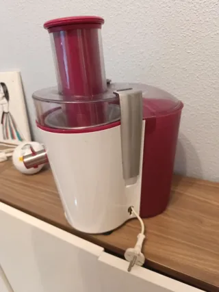 Licuadora Bosch Roja y Blanca