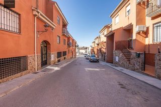 Casa adosada en venta en Alhendín