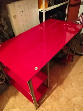 Mesa escritorio cristal rojo y metal