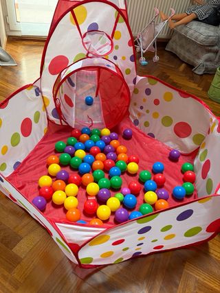 Parque de bolas infantil con túnel y tienda