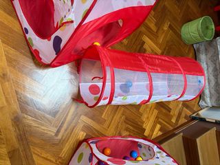 Parque de bolas infantil con túnel y tienda