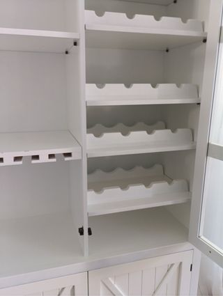 Vitrina de madera y cristal lacada en blanca