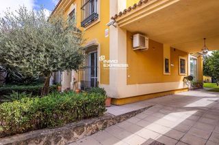 Chalet en venta en Montequinto en Dos Hermanas