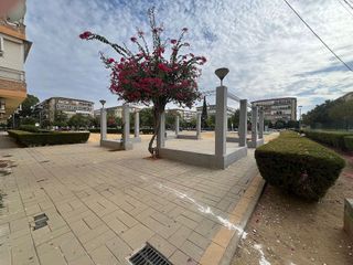 Piso en venta en Parque Alcosa - Jardines del Edén en Sevilla