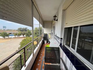 Piso en venta en Parque Alcosa - Jardines del Edén en Sevilla