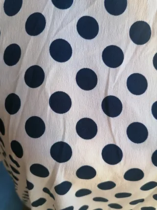 Blusa blanca lunares hecha a mano