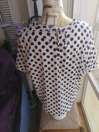 Blusa blanca lunares hecha a mano