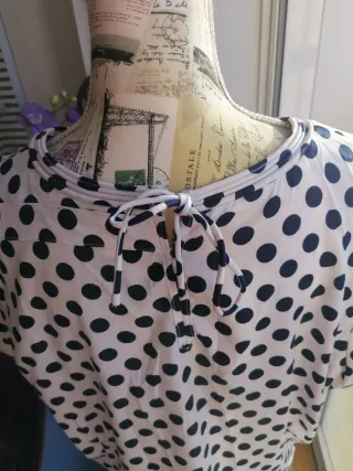 Blusa blanca lunares hecha a mano