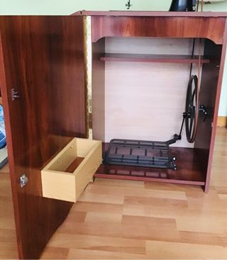 Máquina de coser Corona con accesorios