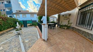 Casa adosada en venta en Zubia (La)