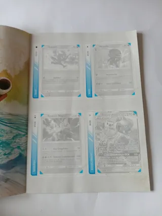 Minialbum Pokémon Sol y Luna Eclipse Cósmico