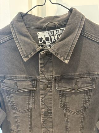 Cazadora vaquera negra