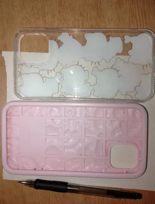 2 Fundas iPhone 11 Hello Kitty