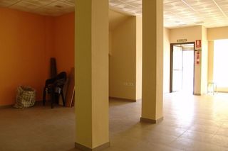 Local comercial en venta en Linares