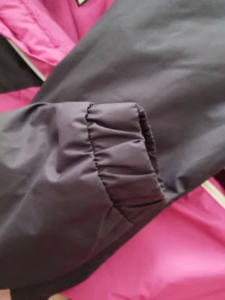 Mono de nieve rosa y negro