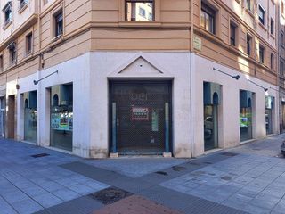 Local comercial en alquiler en Ensanche en Pamplona