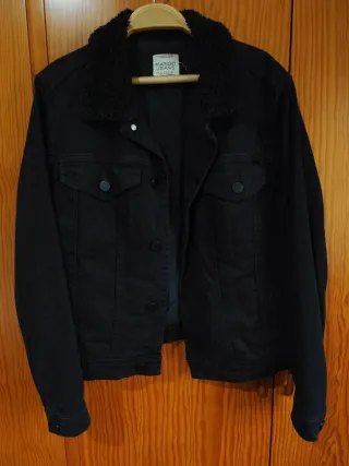 Chaqueta vaquera negra con borreguito