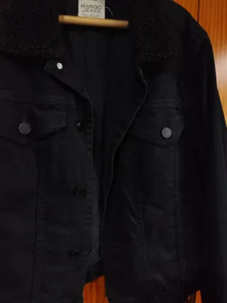 Chaqueta vaquera negra con borreguito