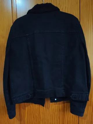 Chaqueta vaquera negra con borreguito
