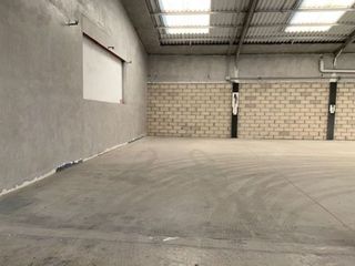 Nave industrial en alquiler en Parque Atlántico - Los Arcos - Aeropuerto Viejo en Sevilla