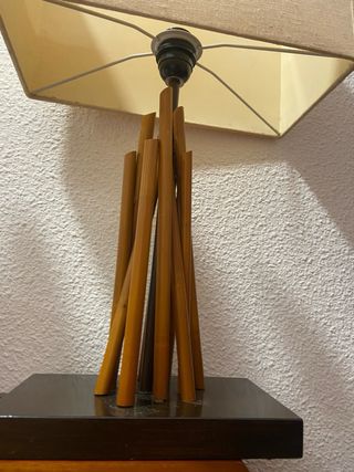 Lámpara de mesa madera y bambu