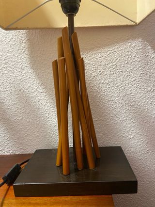 Lámpara de mesa madera y bambu