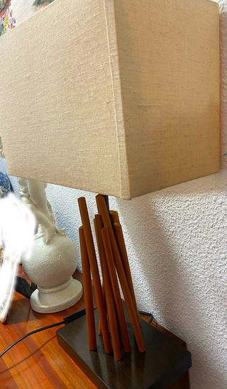 Lámpara de mesa madera y bambu