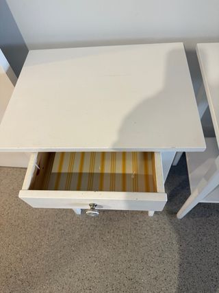 Mesitas de noche blancas (2 unidades) 25€ cada una